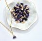 Goldfarbene Halskette mit rohem Amethyst-Anhänger (1 cm)