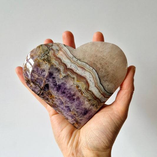 XL Amethyst Agate Gemstone Heart (500g) – Including Stand - #7