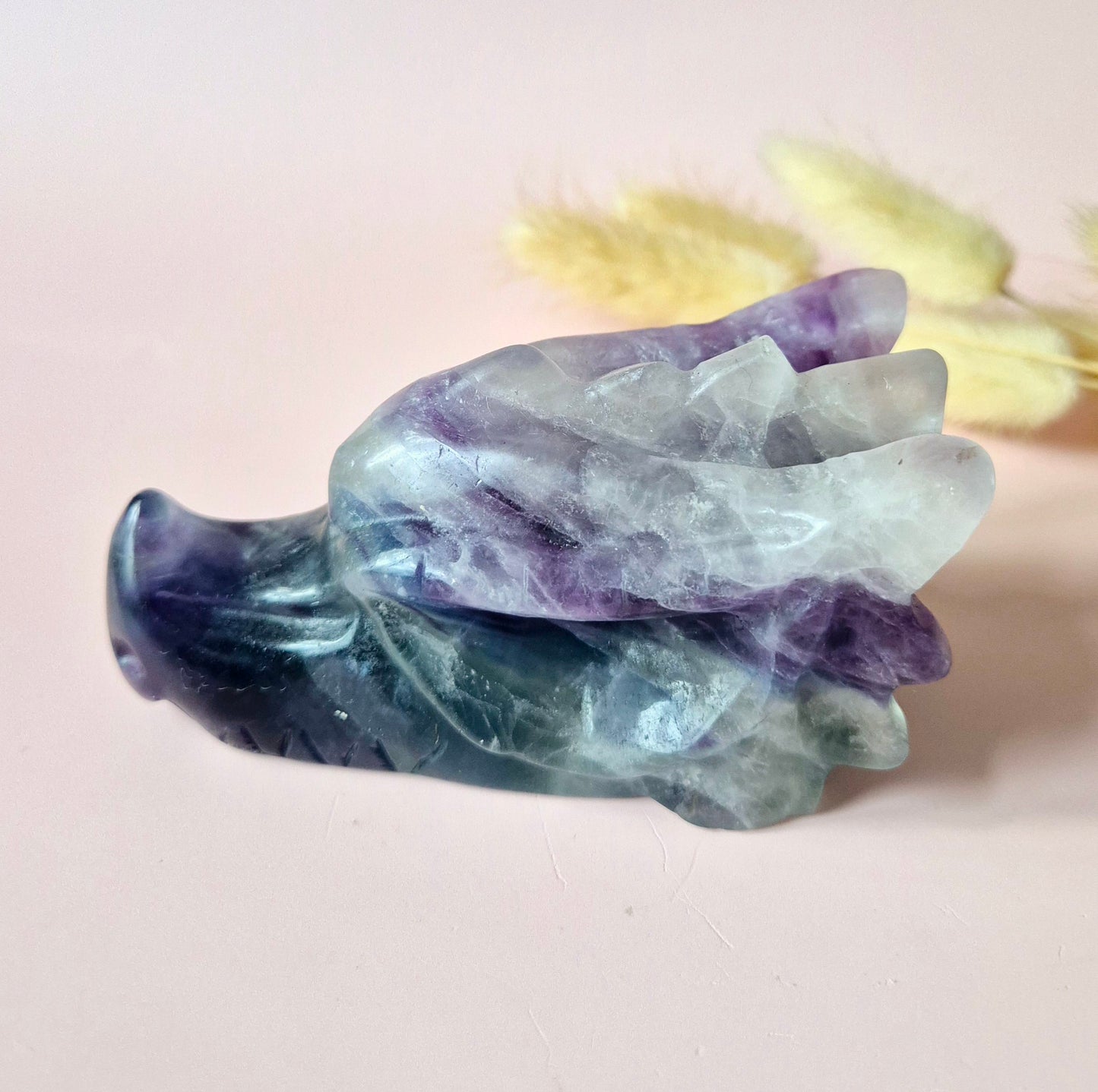 XL Edelsteen Candy Fluorite Drakenschedel – Groen, Paars & Wit – 386g | 10cm