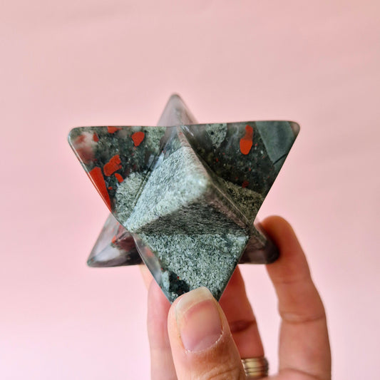 Kristallen Edelsteen XXL African Bloodstone Merkaba – 7 cm – Kracht & Bescherming