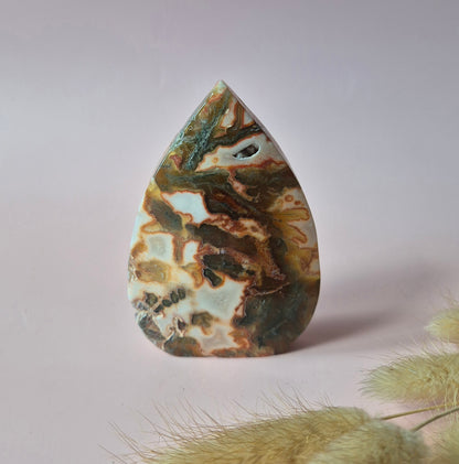 Wunderschöner Edelstein tropfenförmiger roter Moosachat Flamme – 85-120 g | Erdungsenergie &amp; Kraft