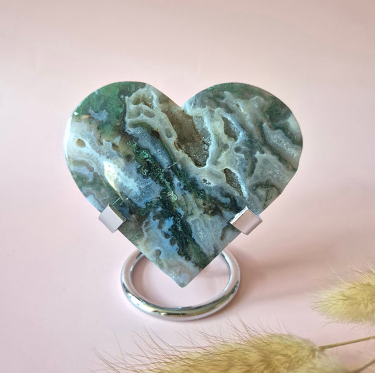 Edelsteen Druzy Mosagaat Hart op Metalen Standaard – #77 151gram