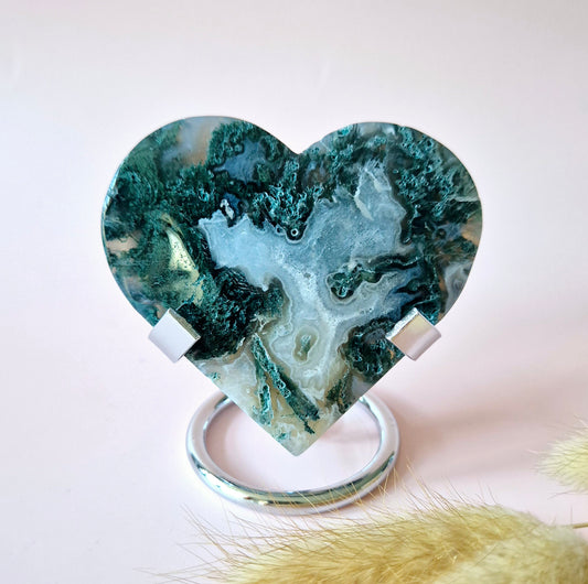 Edelsteen Druzy Mosagaat Hart op Metalen Standaard – #81 129gram