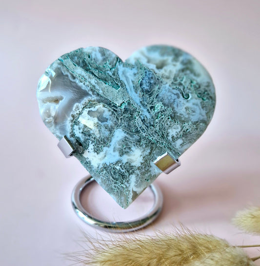Edelsteen Druzy Mosagaat Hart op Metalen Standaard – #87 161gram