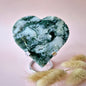 Edelsteen Druzy Mosagaat Hart op Metalen Standaard – #93 230gram