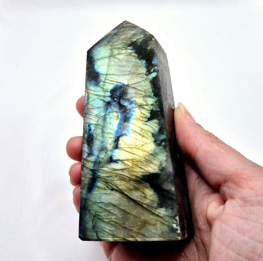 XL Edelsteen Labradoriet Obelisk Toren – 300g – 10,6 cm | Super Flash Alert!