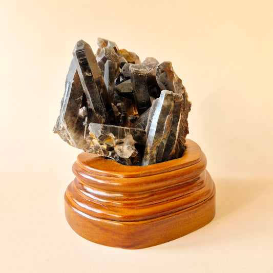 XL Ruwe Smoky Quartz Edelsteen Cluster op Houten Standaard – #24 400gram