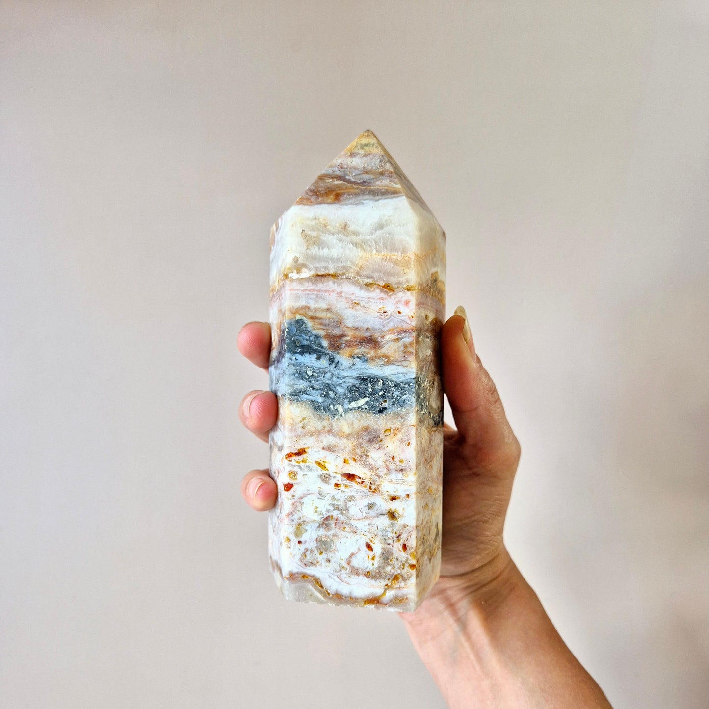 Edelsteen Crazy Agate Toren XXL – 900gr – Aards, Beschermend & Spectaculair Getekend