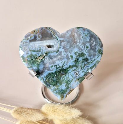 Edelsteen Druzy Mosagaat Hart op Metalen Standaard – #102 220gram
