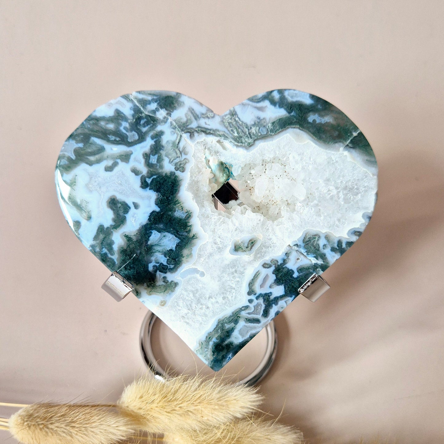 Edelsteen Druzy Mosagaat Hart op Metalen Standaard – #104 246gram