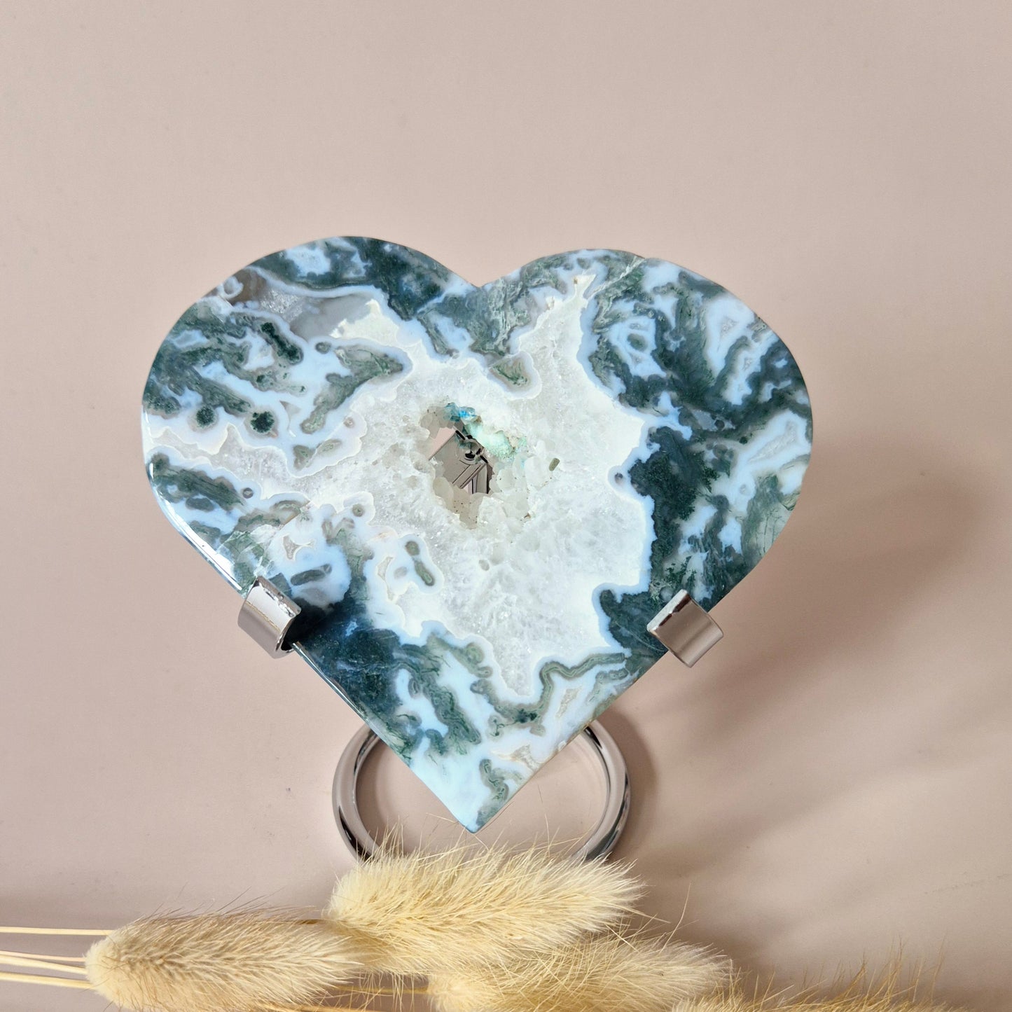 Edelsteen Druzy Mosagaat Hart op Metalen Standaard – #104 246gram