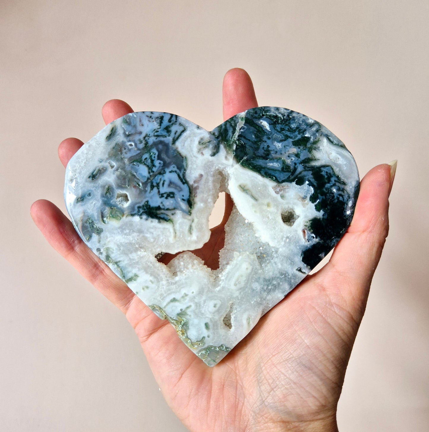 Edelsteen Druzy Mosagaat Hart op Metalen Standaard – #107 275gram