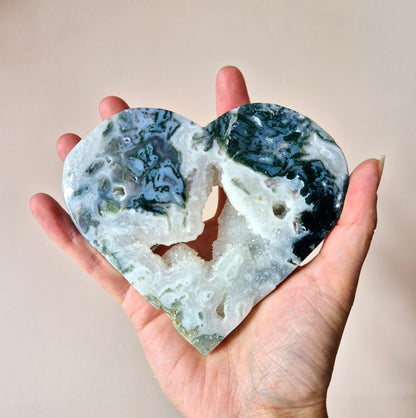 Edelsteen Druzy Mosagaat Hart op Metalen Standaard – #107 275gram