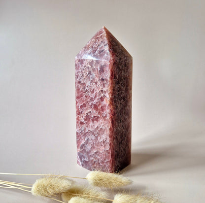 Edelsteen Obelisk Strawberry Quartz XXL Toren (1273g)