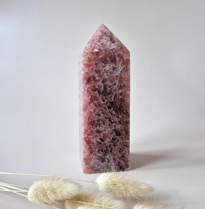 Edelsteen Obelisk Strawberry Quartz XXL Toren (1070g)