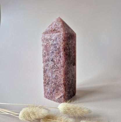 Edelsteen Obelisk Strawberry Quartz XXL Toren (1070g)