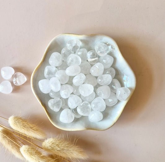 Mini Edelsteen Hartje Zaksteen – Bergkristal (1,5 cm) voor crystal confetti