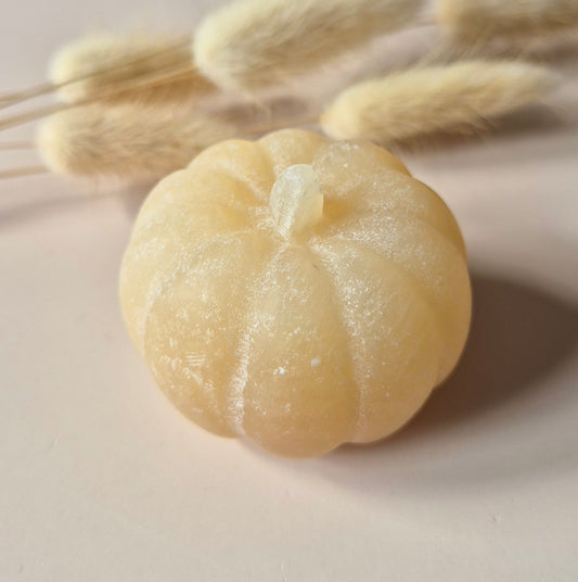 Edelsteen Pompoen Carving Gele Calciet 5cm – Handgesneden herfstmagie voor Halloween Decoratie