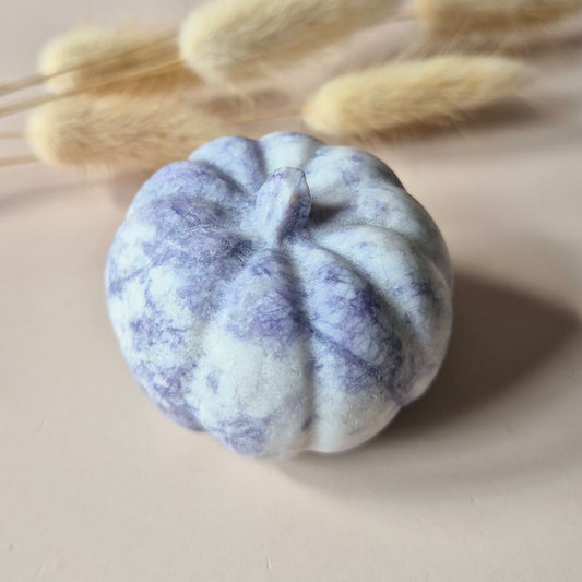 Edelsteen Pompoen Carving Lavendeljade / Lepidoliet-kwarts mix 5cm – Handgesneden herfstmagie voor Halloween Decoratie