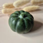 Edelsteen Pompoen Carving Groene Nefriet Jade 5cm – Handgesneden herfstmagie voor Halloween Decoratie