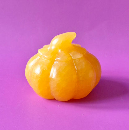 Gele Honing Calciet Edelsteen Pompoen Carving – 7 cm | Halloween decoratie en energiebooster