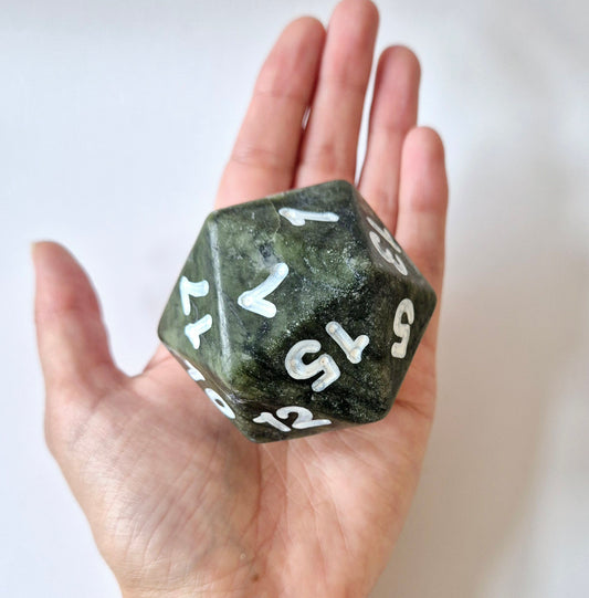 Edelsteen Groene Jade D20 Dobbelsteen 7cm (XXL)
