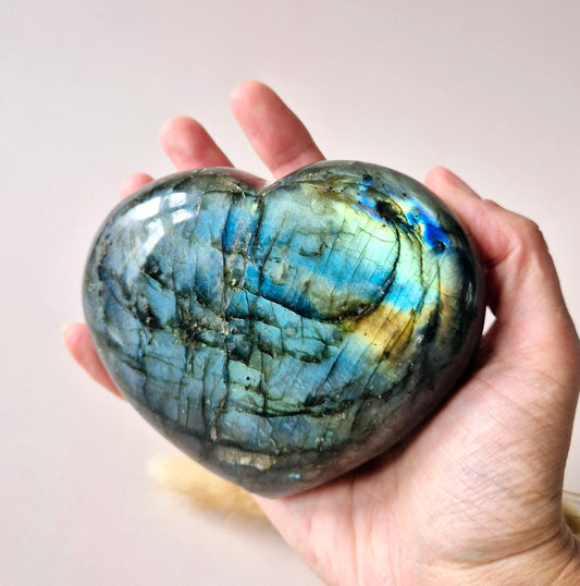 Gemstone Purple Labradorite Heart Palm Stone – Intuition, Protection &amp; Mystical Power