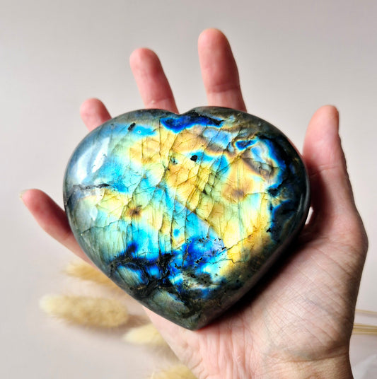 Gemstone Purple Labradorite Heart Palm Stone – Intuition, Protection &amp; Mystical Power