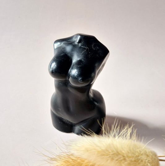 Zwarte obsidiaan vrouwenbeeldje 8 cm – beschermende edelsteen buste