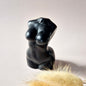 Zwarte obsidiaan vrouwenbeeldje 8 cm – beschermende edelsteen buste