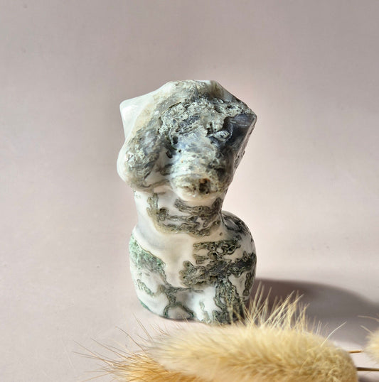 Mosagaat vrouwenbeeldje 8 cm (#6) – handgeslepen edelsteen carving
