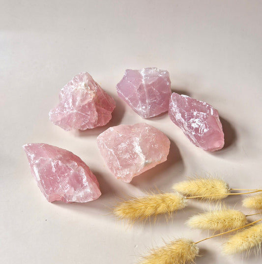 Ruwe Rozenkwarts Stukken – ca. 200g | Liefdessteen voor Zelfzorg & Harmonie