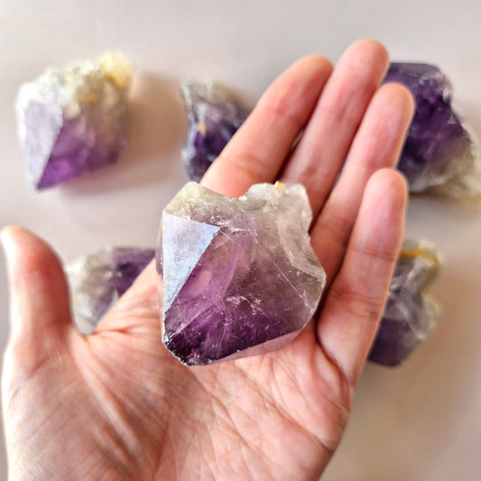 Amethystspitze (halb rau, halb poliert)