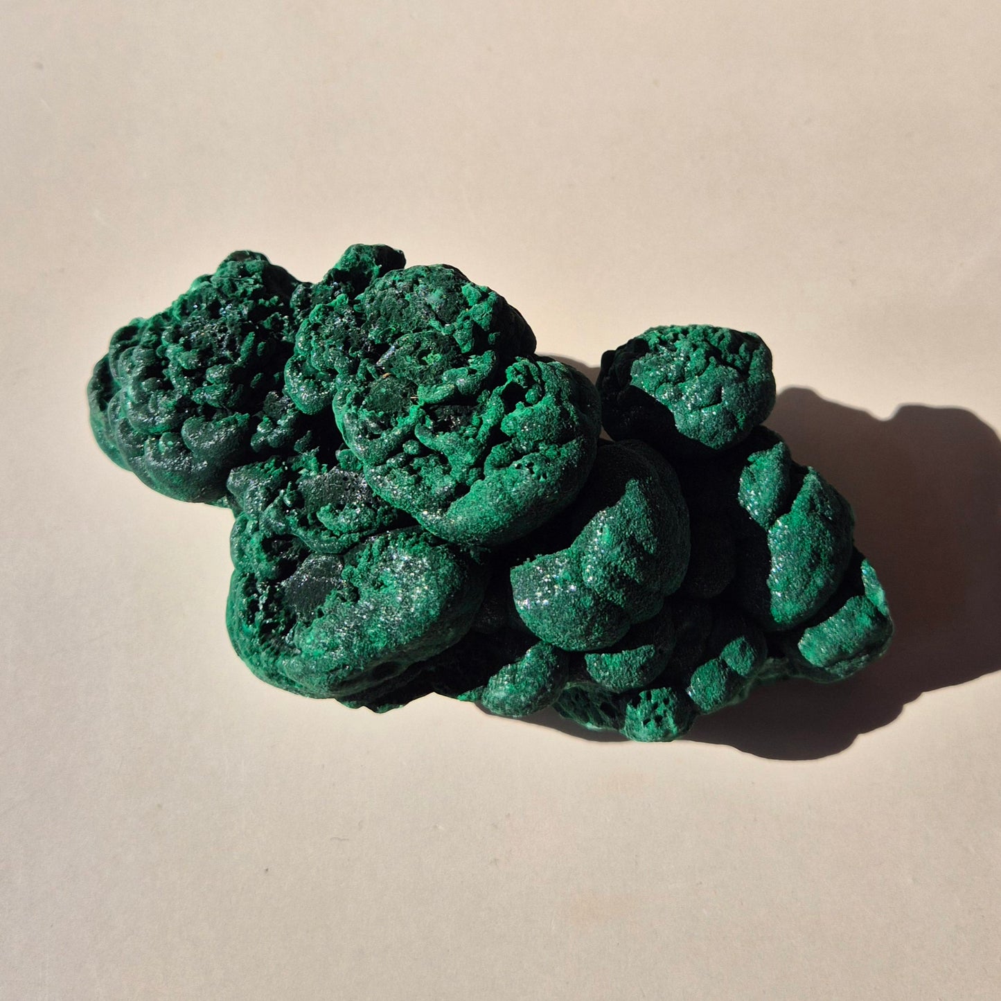 Samtmalachit – Rohes Malachit-Edelsteinstück, ca. 95 g.