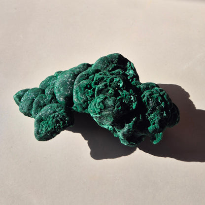 Samtmalachit – Rohes Malachit-Edelsteinstück, ca. 95 g.