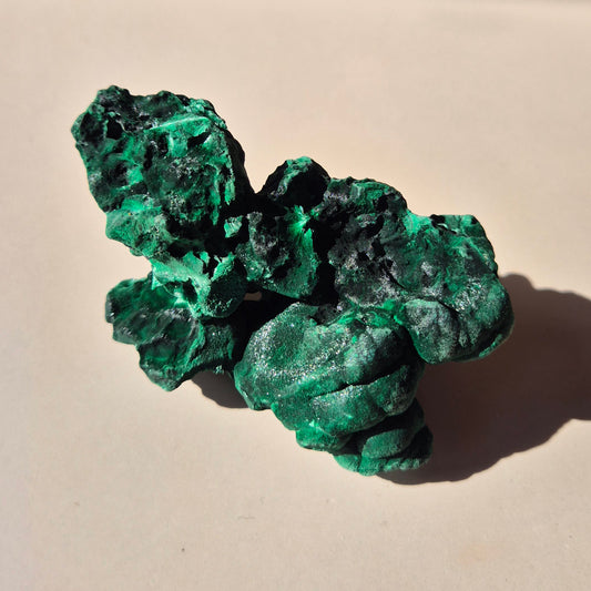 Samtmalachit – Rohes Malachit-Edelsteinstück, ca. 95 g.