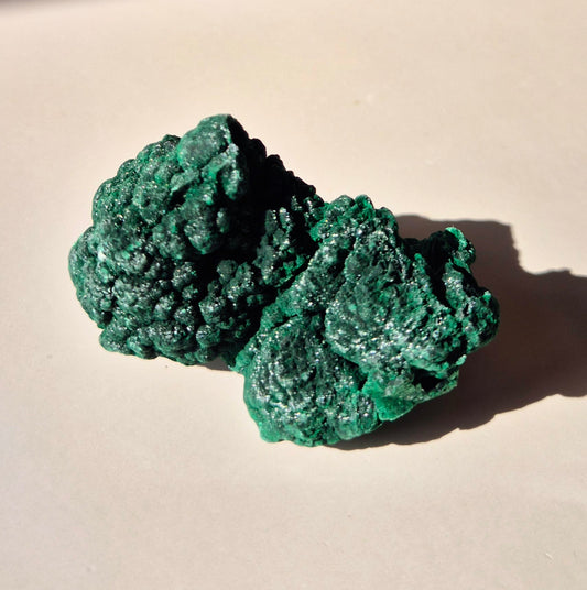 Samtmalachit – Rohes Malachit-Edelsteinstück, ca. 95 g.