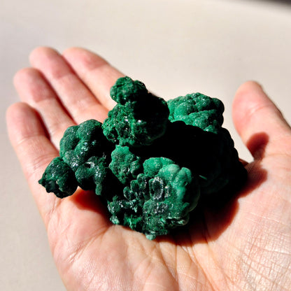 Samtmalachit – Rohes Malachit-Edelsteinstück, ca. 95 g.