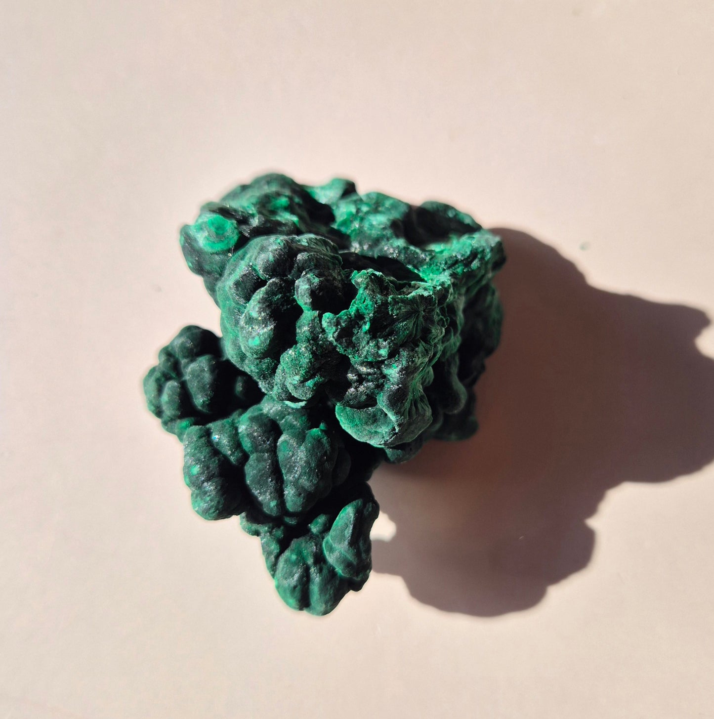 Zeldzame Edelsteen Velvet Malachite Cat Eye – Ruwe Cluster 113gram