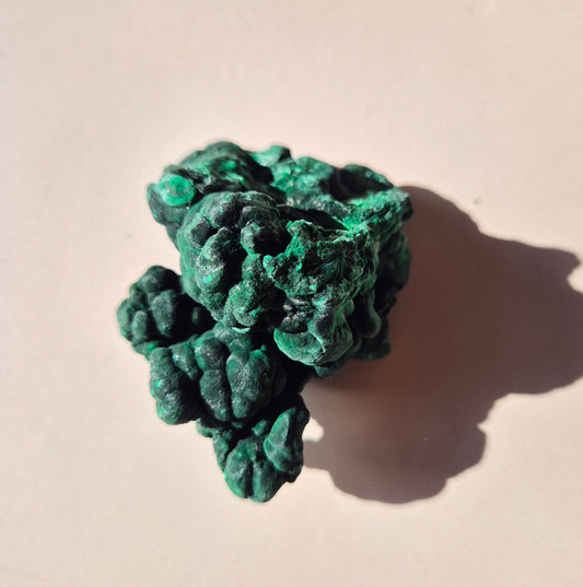 Zeldzame Edelsteen Velvet Malachite Cat Eye – Ruwe Cluster 113gram