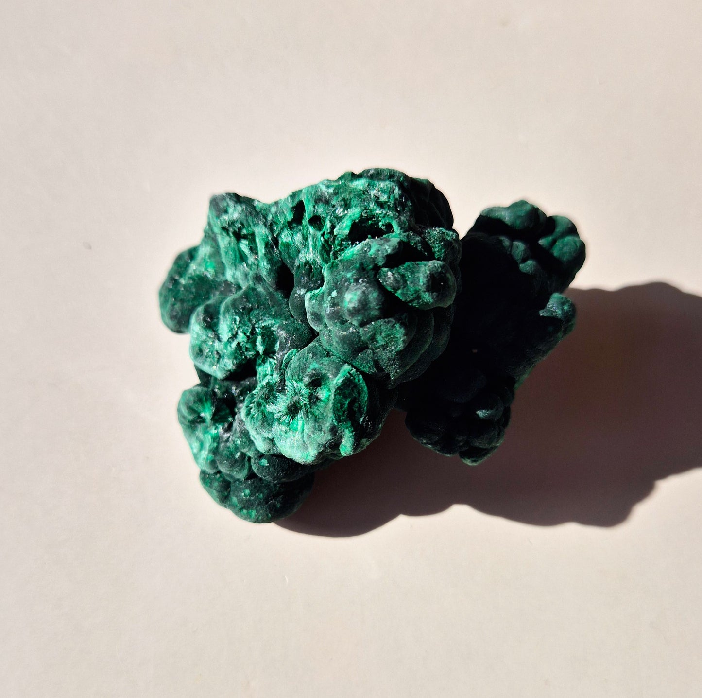 Zeldzame Edelsteen Velvet Malachite Cat Eye – Ruwe Cluster 113gram