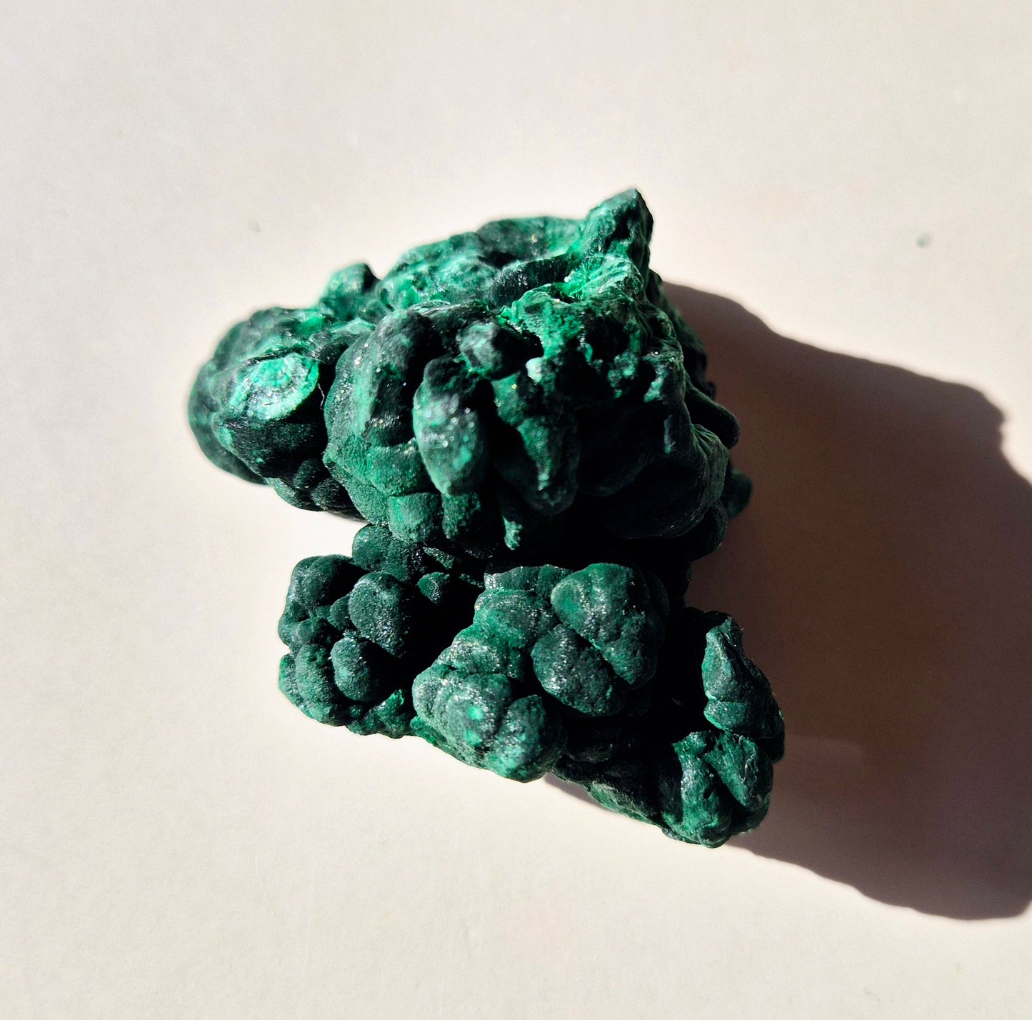 Zeldzame Edelsteen Velvet Malachite Cat Eye – Ruwe Cluster 113gram