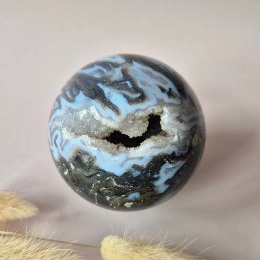 Kristallen Edelsteen Bol Mosagaat Druzy Geode sphere 75mm 530g