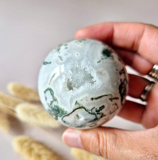 Kristallen Edelsteen Bol Mosagaat Druzy Geode sphere 55mm 210g