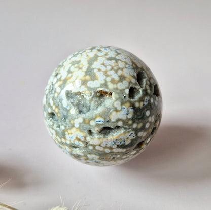 Kristallen Edelsteen Bol Ocean Jasper Bol – 50–60 mm – Druzy & Details
