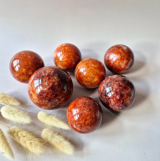 Fire Quartz Kristallen Bol – 50mm Hematoïde Kwarts Sphere