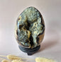 XXL Dragon Stone (Septarian) Edelsteen Druzy Ei op Standaard - 1857 gram