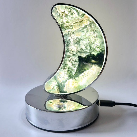 Mondlampe aus Rosenquarz mit goldenem Sockel, 19 cm