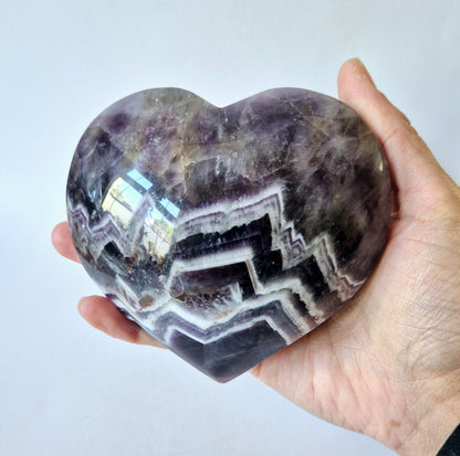 XXL Edelsteen Chevron Amethist Hart – 610 g – Kracht, Zuivering & Intuïtie (dream Amethist)