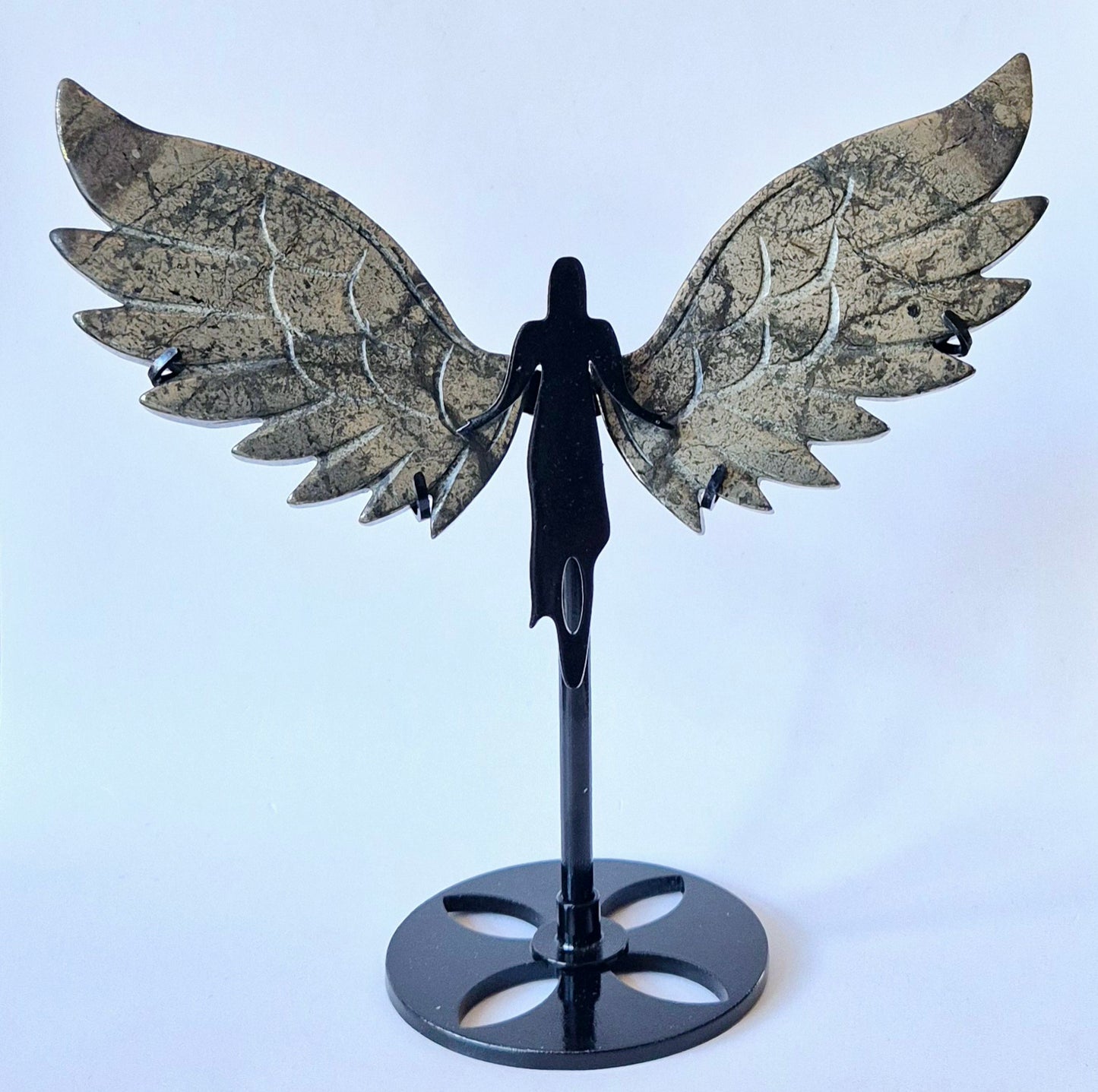 Große Flügel aus rosa Drusen-Amethyst-Edelstein auf goldenem Metallständer – Nr. 3